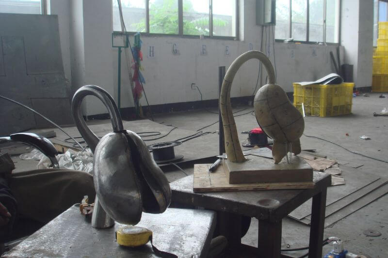 不鏽鋼雕塑加工(gōng)過程中(zhōng)需要注意哪些問題的文(wén)章特色圖片